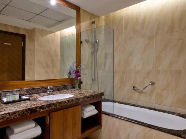 La Suite Dubai Hotel & Apartments : photo 5 de la chambre studio - complimentary transfer to mall of the emirates, insurance market metro station & jbr beach