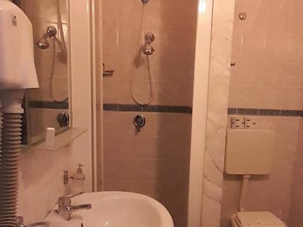 Hotel Tonic : photo 4 de la chambre chambre double ou lits jumeaux Économique