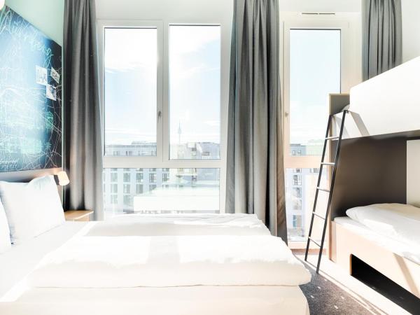 B&B Hotel Nürnberg-West : photo 4 de la chambre chambre familiale