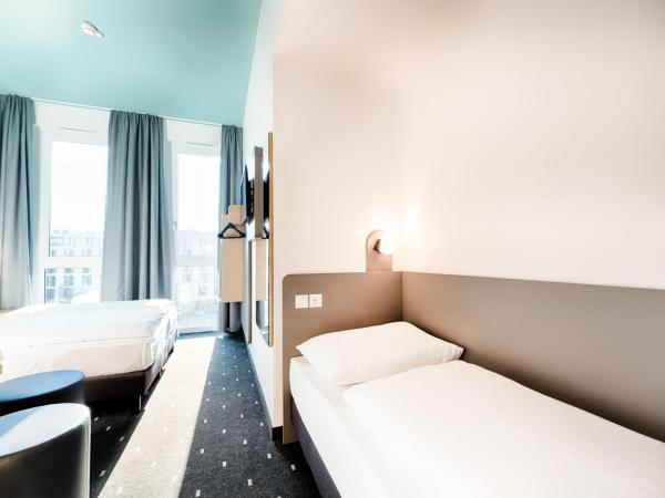 B&B Hotel Nürnberg-West : photo 5 de la chambre chambre triple