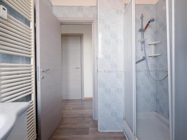 B&B Elegance : photo 7 de la chambre chambre double avec salle de bains privative