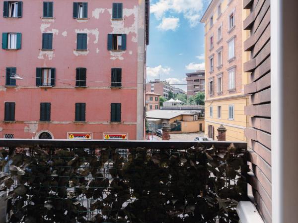 B&B Elegance : photo 1 de la chambre studio avec balcon 