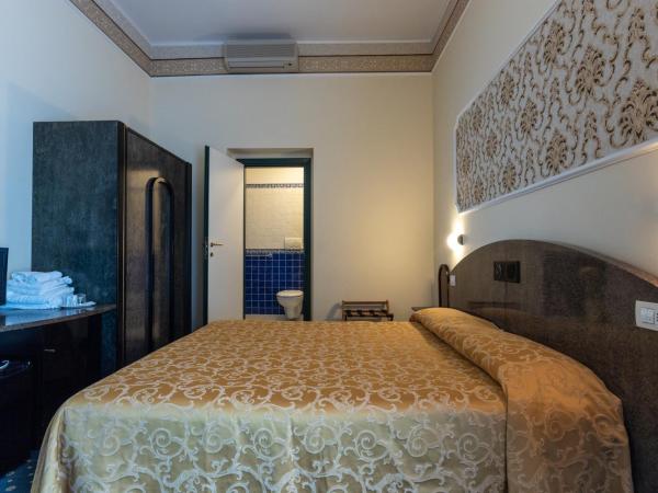 Hotel River fronte mare con piscina : photo 8 de la chambre chambre familiale - vue latérale sur mer