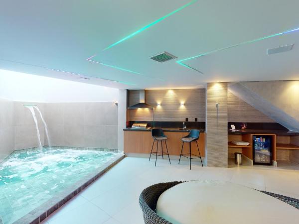 Motel DUBAI BH : photo 7 de la chambre suite avec piscine privée