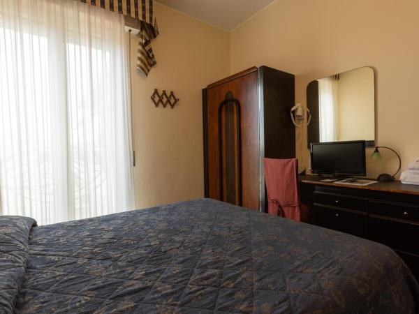 Hotel River fronte mare con piscina : photo 6 de la chambre chambre double ou lits jumeaux