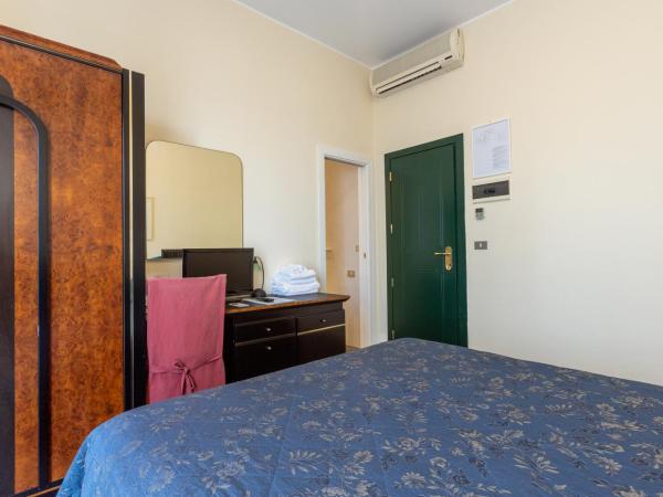 Hotel River fronte mare con piscina : photo 4 de la chambre chambre double ou lits jumeaux