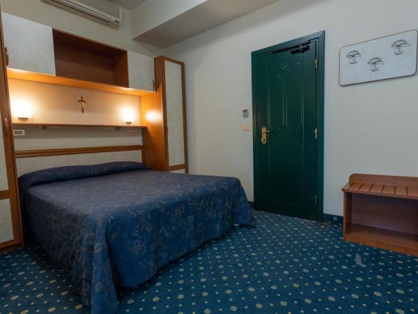 Hotel River fronte mare con piscina : photo 5 de la chambre chambre triple