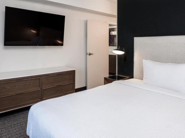 Courtyard by Marriott Charlotte Ballantyne : photo 2 de la chambre suite 1 chambre lit king-size avec canapés-lits