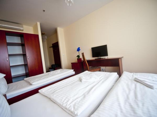 Canada Hotel Budapest : photo 6 de la chambre chambre triple