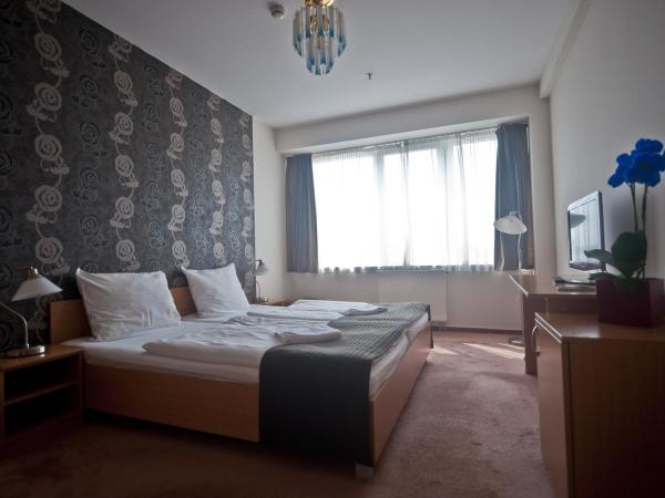 Canada Hotel Budapest : photo 3 de la chambre chambre standard lit queen-size