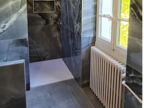 Chambres d'hotes le Domaine de Romanil : photo 3 de la chambre chambre lit king-size - vue sur jardin