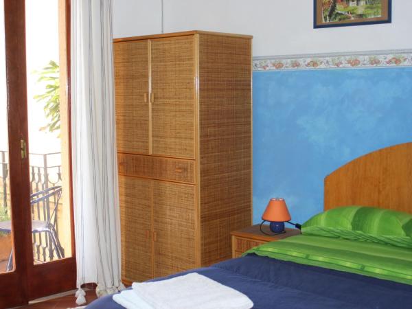 The Dolphins Guest House : photo 1 de la chambre chambre double avec salle de bains privative