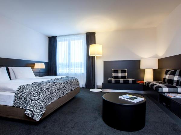 THE MADISON Hotel Hamburg : photo 2 de la chambre studio lit king-size avec kitchenette