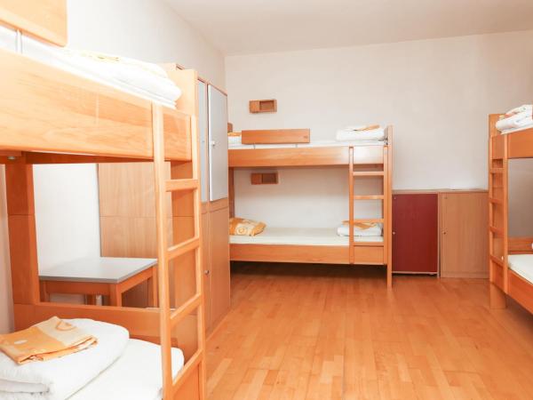 HI Hostel Zadar : photo 1 de la chambre lit simple dans dortoir mixte