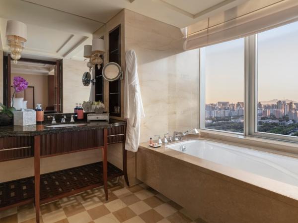 Four Seasons Hotel Beijing : photo 3 de la chambre chambre lit king-size club - vue sur rivière