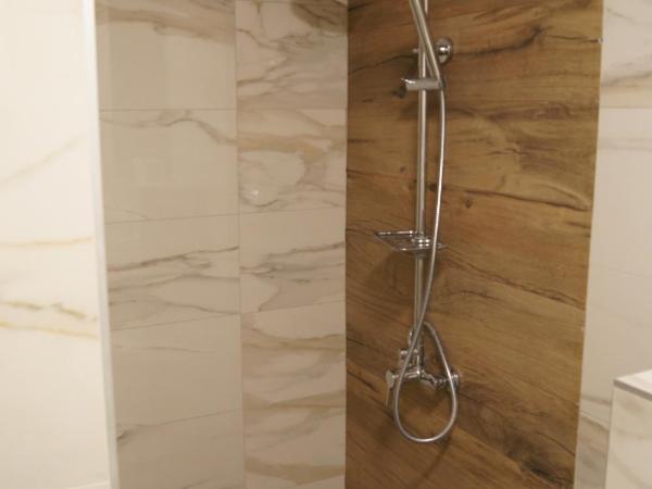 Hostel Stadion - Zadar : photo 1 de la chambre chambre lits jumeaux avec salle de bains privative