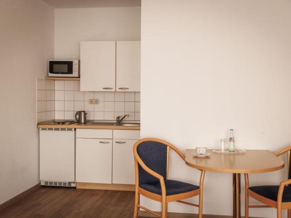 Ariva Boardinghouse Platanenhof : photo 2 de la chambre comfort apartment double bed