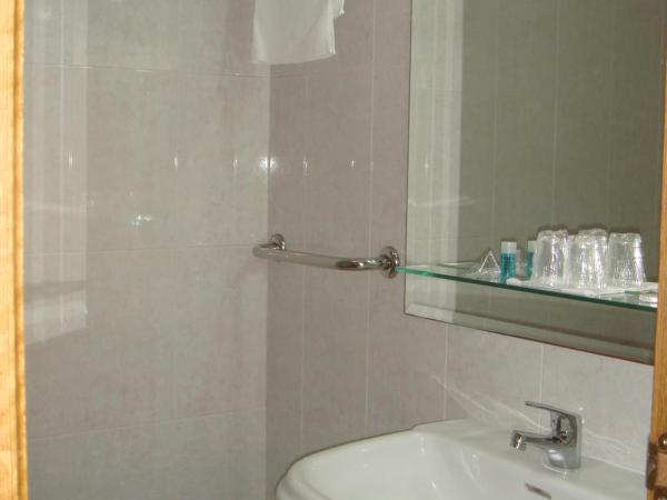 Hotel PAYRO ** : photo 5 de la chambre chambre simple