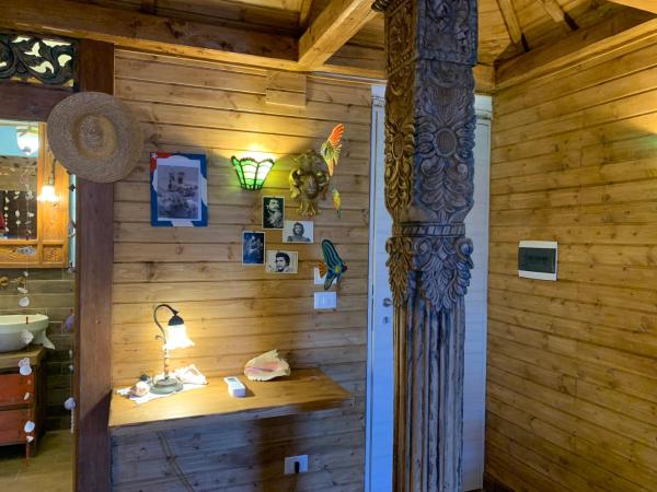 La Casa di Emanuella - Rooms & International Suites : photo 2 de la chambre suite avec baignoire spa