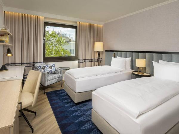 DoubleTree by Hilton Berlin Ku'damm : photo 2 de la chambre suite d'angle 2 chambres