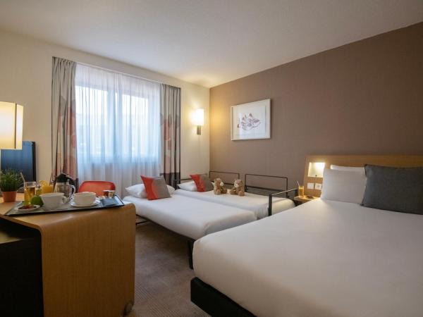 Novotel Nice Centre Vieux Nice : photo 3 de la chambre chambre familiale classique avec lit double et 2 lits simples