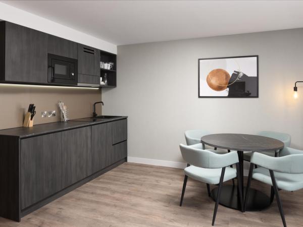 Residence Inn by Marriott Manchester Piccadilly : photo 3 de la chambre suite 1 chambre lit queen-size avec canapé-lit