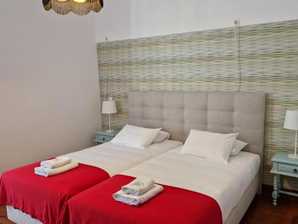 Guest House do Largo : photo 5 de la chambre chambre double avec salle de bains privative