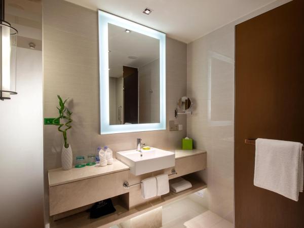 Holiday Inn Guangzhou Science City, an IHG Hotel- Free Canton Fair Shuttle Bus : photo 4 de la chambre chambre lit king-size standard - Étage supérieur