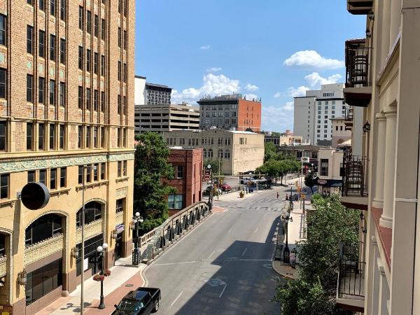 Omni La Mansion del Rio : photo 6 de la chambre suite navarro lit king-size