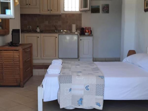 Villa Playa del Sol -B4 : photo 10 de la chambre chambre double ou lits jumeaux deluxe - vue sur piscine