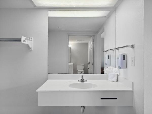 Holiday Terrace Beachfront Hotel, a By The Sea Resort : photo 6 de la chambre king suite with ocean/gulf view