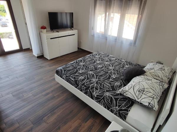 Viktor rooms and apartments : photo 3 de la chambre chambre double avec terrasse