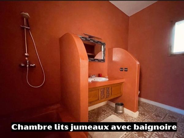 Villa des Hauts Mogador : photo 5 de la chambre chambre lits jumeaux avec baignoire