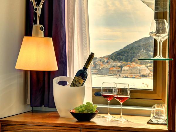 Horizon Luxury Suites : photo 4 de la chambre suite avec vue partielle sur mer