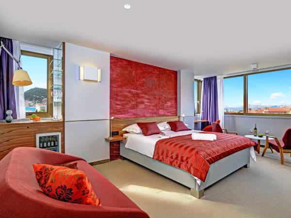 Horizon Luxury Suites : photo 2 de la chambre suite avec vue partielle sur mer