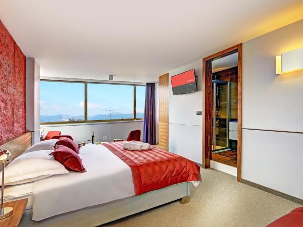 Horizon Luxury Suites : photo 3 de la chambre suite avec vue partielle sur mer