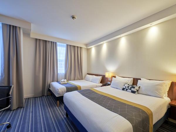 Holiday Inn Express Strasbourg Centre by IHG : photo 3 de la chambre hébergement 1 lit queen-size et 1 lit double standard