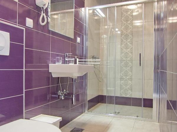 Dubrovnik Icy Guest House : photo 6 de la chambre chambre lit king-size - vue sur jardin