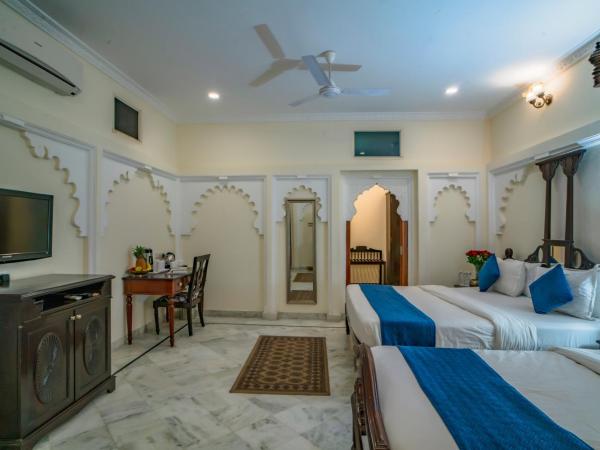 Swaroop Vilas - Lake Facing Boutique Hotel : photo 5 de la chambre suite familiale