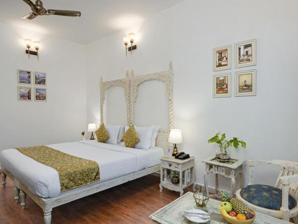 Swaroop Vilas - Lake Facing Boutique Hotel : photo 8 de la chambre chambre double deluxe avec balcon