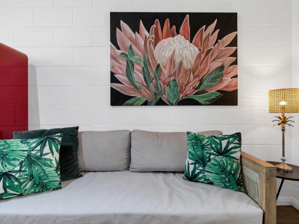 The Palms At Palm Cove : photo 10 de la chambre two-bedroom apartment with direct pool access