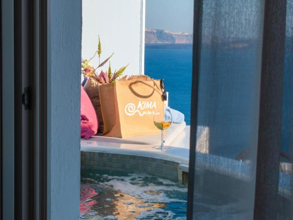 Kima Oia Suites : photo 4 de la chambre suite junior avec jacuzzi (2 adultes)