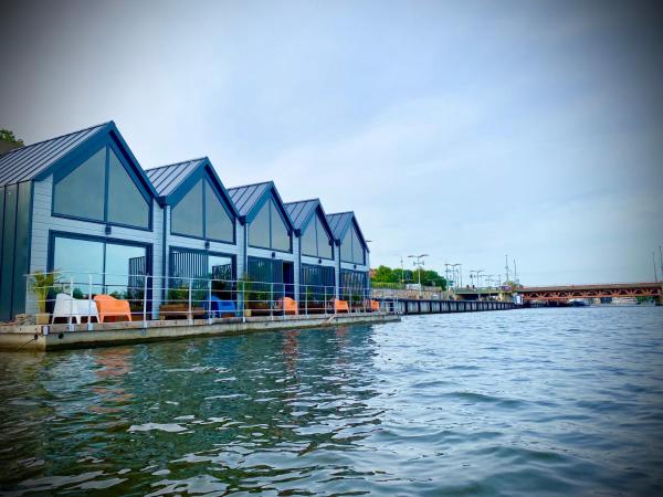 Floating Apartments - ODRA DREAM : photo 9 de la chambre appartement - vue sur lac