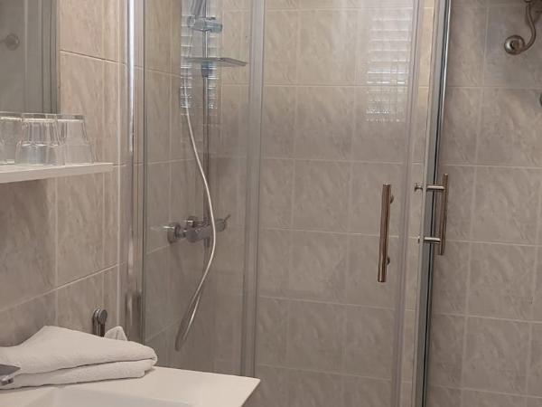 Guest house Tom : photo 3 de la chambre petite chambre double