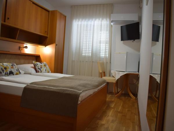 Guest house Tom : photo 5 de la chambre chambre double avec salle de bains privative