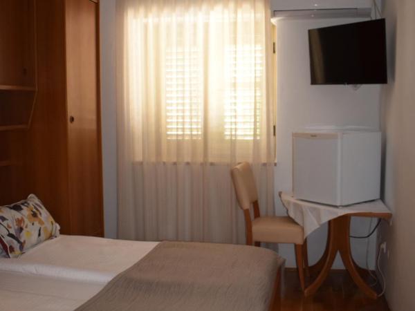 Guest house Tom : photo 7 de la chambre chambre double avec salle de bains privative