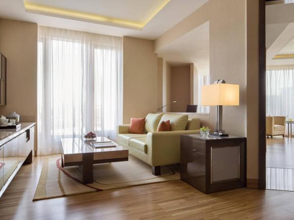 JW Marriott Mumbai Sahar Airport : photo 6 de la chambre 1 bedroom executive suite, executive lounge access, 1 king, city view