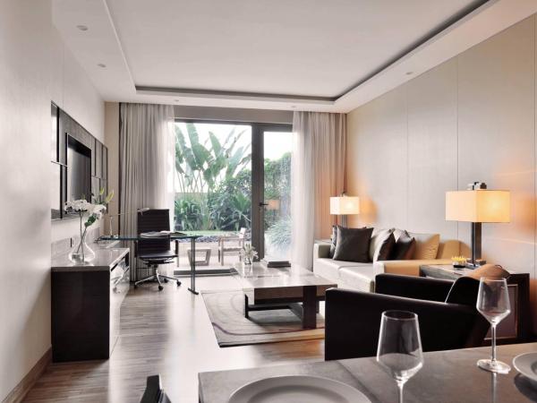 JW Marriott Mumbai Sahar Airport : photo 6 de la chambre 1 bedroom suite, executive lounge access, 1 king, balcony