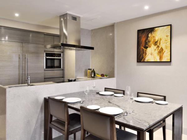 JW Marriott Mumbai Sahar Airport : photo 7 de la chambre 1 bedroom suite, executive lounge access, 1 king, balcony