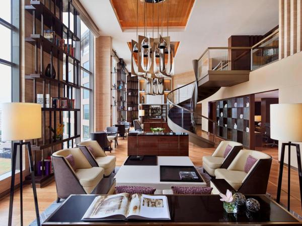 JW Marriott Mumbai Sahar Airport : photo 7 de la chambre guest room, executive lounge access, 1 king, city view